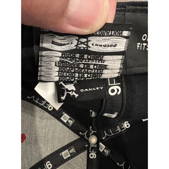 New Era 9Fifty Oakley Mens Black Red Embroidered Logo Adjustable Snapback Hat - Picture 12 of 13